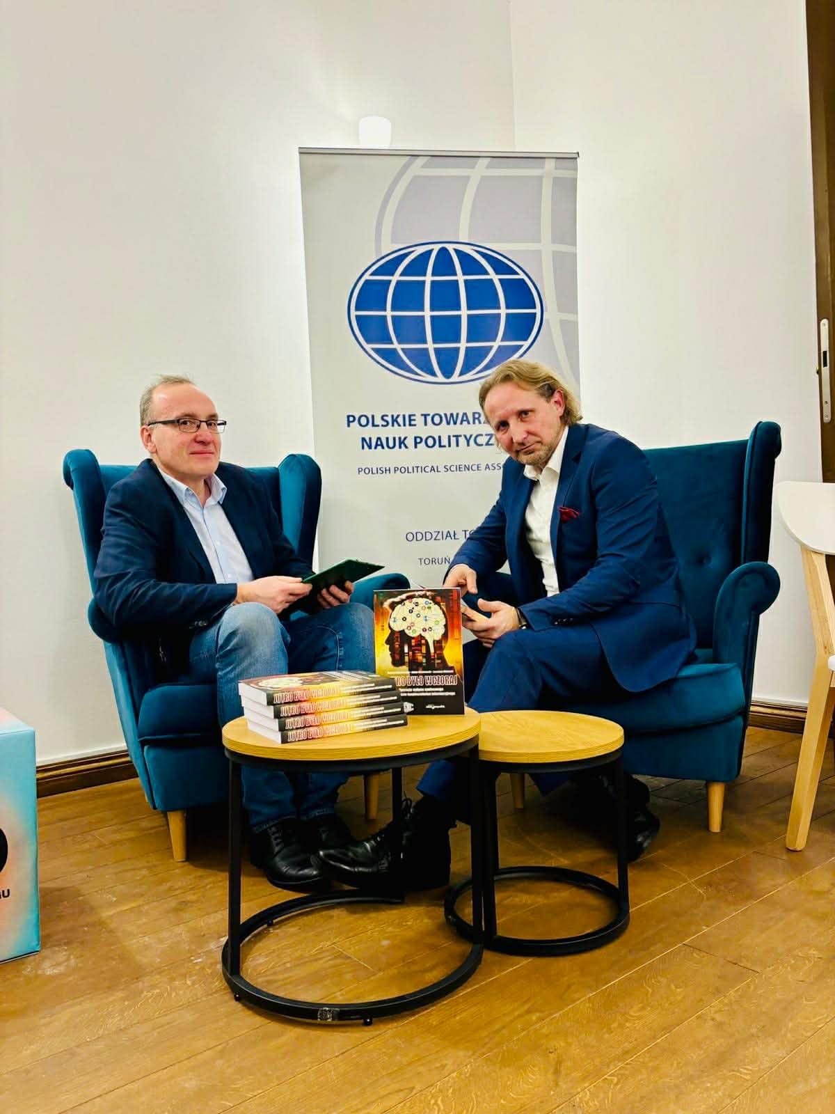 Promocja książki współautorstwa ekspertów Fundacji INFOSEC