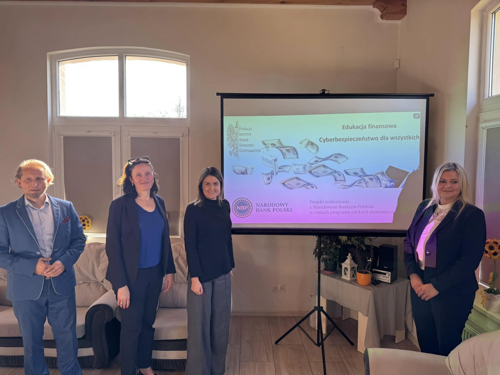 Szkolenia z edukcji ekonomicznej, cyberbezpieczeństwa i ochrony danych